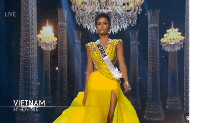 Cận cảnh màn trình diễn trang phục dạ hội như siêu mẫu của H'Hen Niê tại bán kết Miss Universe 2018