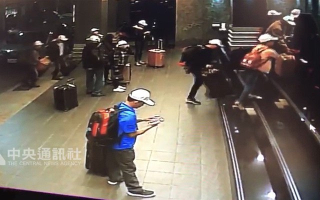Hình ảnh đầu tiên được cho là nhóm khách Việt nghi bỏ trốn ở Đài Loan: Vào khách sạn chưa đầy 1 tiếng đã xách vali ra