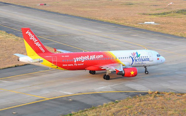 Máy bay Vietjet lại gặp sự cố khi đang tăng tốc cất cánh ở Nội Bài