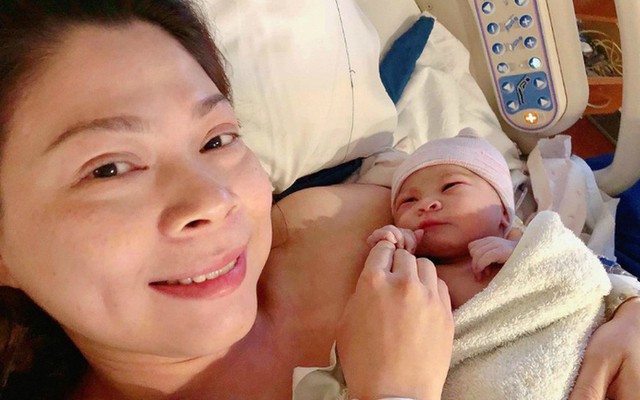 Cuộc sống của "búp bê" Thanh Thảo sau khi sinh con ở tuổi 41