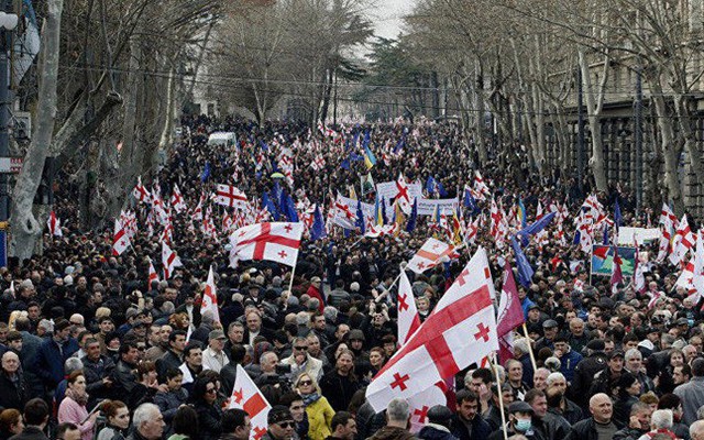 Hàng chục ngàn người Gruzia biểu tình phản đối tân Tổng thống