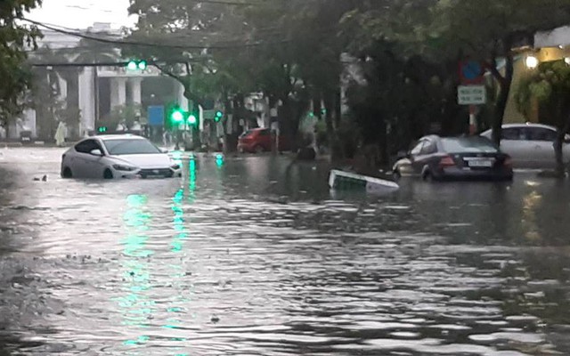 Đà Nẵng phải hoãn kỳ họp HĐND do thành phố bị ngập