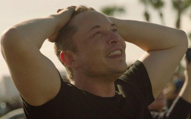 Một bà chị chỉ trích Elon Musk vì "sao không dành tiền phóng tên lửa để đi từ thiện", ngay lập tức bị cư dân mạng lên án