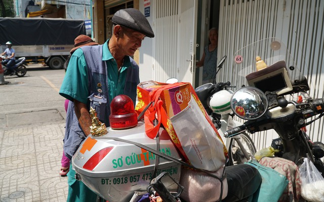 Người đàn ông nhặt ve chai, 10 năm "làm chuyện bao đồng" cứu người giữa đường còn bị vu oan là cướp