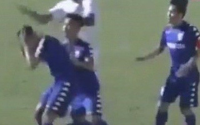 Đồng đội của thủ môn Bùi Tiến Dũng, Quang Hải bị đánh ở sân Gò Đậu