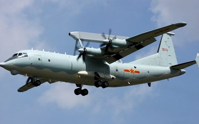 Máy bay quân sự Trung Quốc rơi, ít nhất 12 người chết