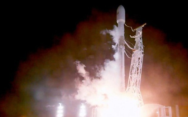 SpaceX vừa phóng thành công 2 vệ tinh đầu tiên của dự án 12.000 vệ tinh phủ sóng Internet tốc độ cao trên khắp Trái đất