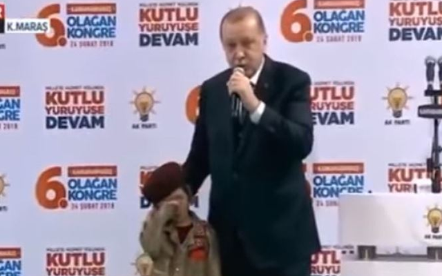 Khuyên bé gái "tử vì đạo", Tổng thống Thổ Nhĩ Kỳ hứng chỉ trích