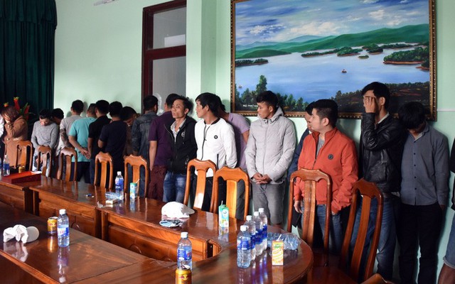 Quảng Nam: Mật phục bắt 22 con bạc sát phạt tại đồi keo