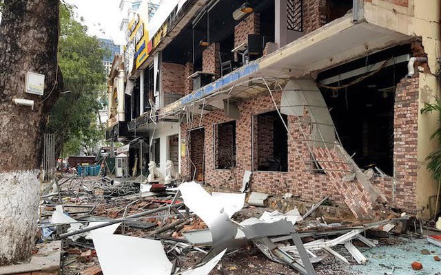 Tan hoang hiện trường vụ nổ dãy nhà 2 tầng ở Nghệ An, kính bắn xa hàng trăm mét