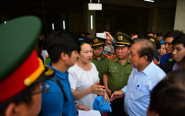 Phó thủ tướng làm việc tại Chung cư Carina, tiếp xúc với các nạn nhân vụ cháy