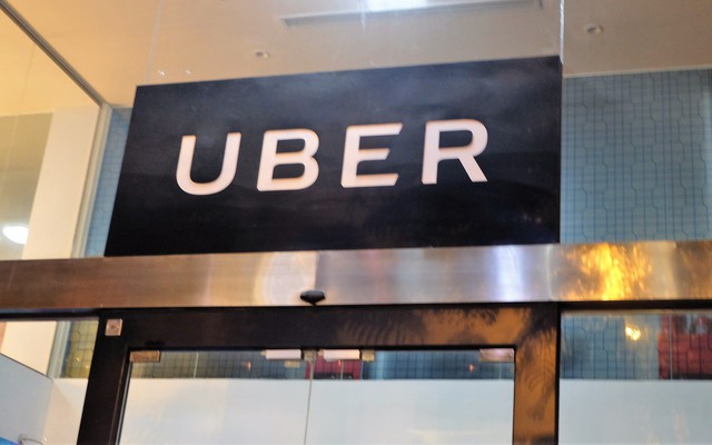Trung tâm khách hàng ở Hà Nội của Uber "cửa đóng then cài", tài xế hoang mang