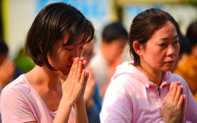 Cư dân Carina làm lễ cầu siêu cho 13 nạn nhân tử vong trong vụ cháy
