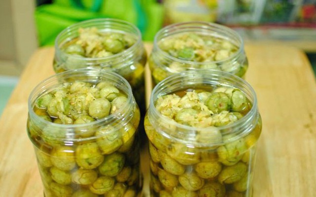 Uống nước hoa quả trong chai lọ nhựa, Inox – ung thư có ngày!