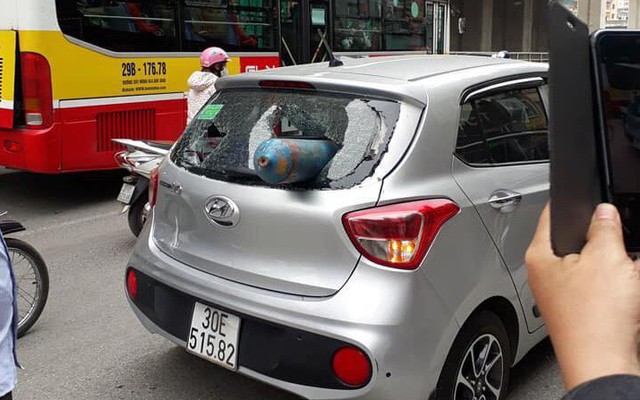 Hé lộ nguồn gốc chiếc bình khí xuyên thủng kính ô tô trên đường Nguyễn Trãi