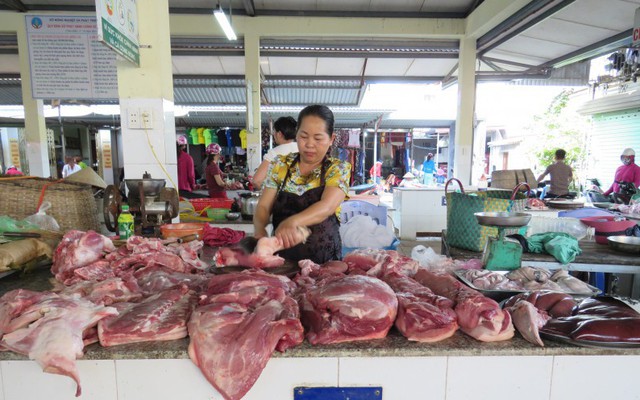Chủ sạp thịt lợn mắc màn tuyn: “Tất cả vì an toàn thực phẩm”