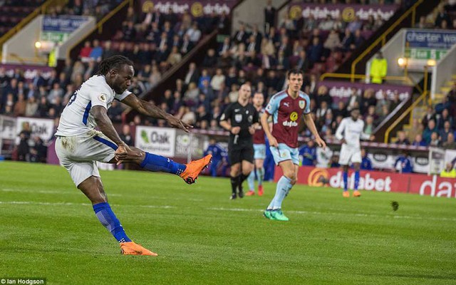 Thắng bằng đội hình 2, Chelsea "phả hơi nóng" vào top 4