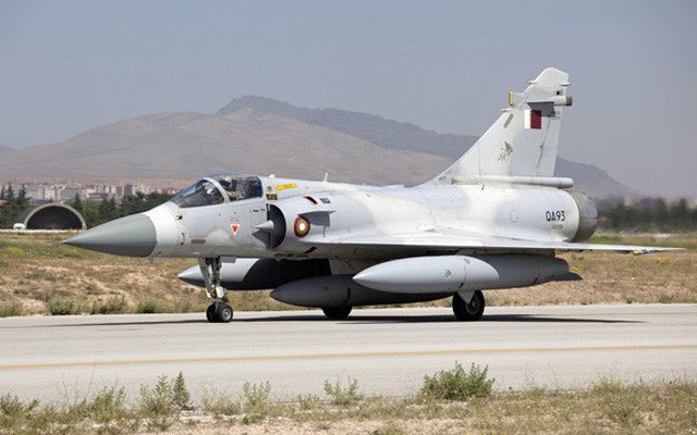 UAE: Máy bay quân sự Qatar chặn máy bay dân sự chở 86 khách