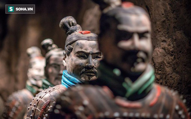 Bí mật lăng mộ Tần Thủy Hoàng: Cả trăm binh sĩ đất nung được "đi spa" suốt 2000 năm