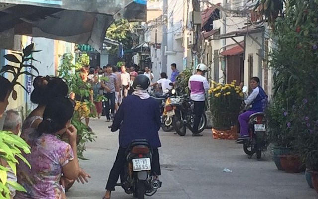 Cầm xà beng ném lao theo mẹ nhưng trúng vào bé 4 tuổi khiến nạn nhân tử vong