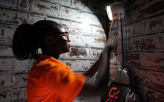 Đèn điện, đèn Mặt trời... và giờ nhân loại có cả đèn chạy bằng trọng lực