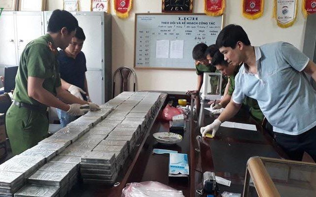 329 bánh heroin trị giá gần 70 tỷ đồng ngụy trang tinh vi trên xe bán tải