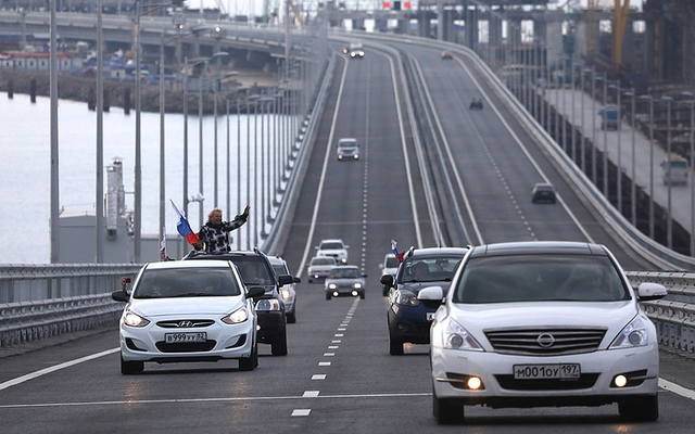 Nga nổi giận vì báo Mỹ xúi giục Ukraine đánh bom sập cầu nối với Crimea