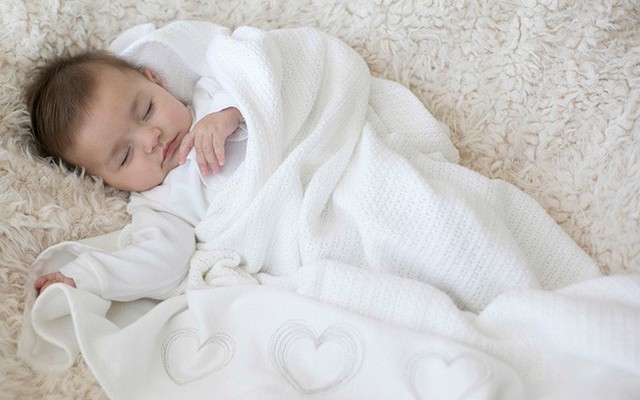 Đắp chăn cho trẻ nhỏ khi ngủ, bố mẹ nhất định phải nhớ nguyên tắc tối quan trọng này