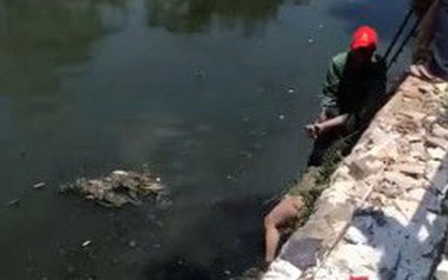 Người dân nhảy xuống sông cứu cô gái trẻ giữa trưa nắng