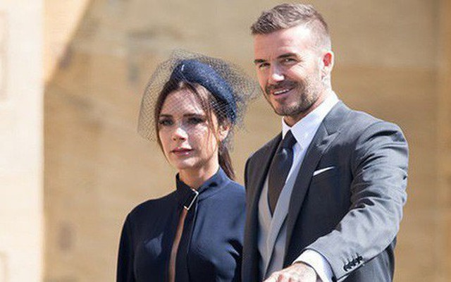 Victoria Beckham đáp trả khi bị chỉ trích vì không chịu cười tại đám cưới Hoàng tử Harry