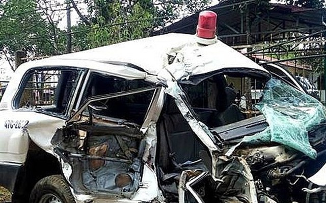 Vụ xe máy đâm xe cứu thương, 3 người chết: Phó Thủ tướng chỉ đạo khẩn