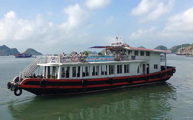 Tàu du lịch Cát Bà bị cấm vào vịnh Hạ Long