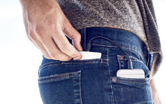 Vì sao nam giới không nên để điện thoại ở túi quần?