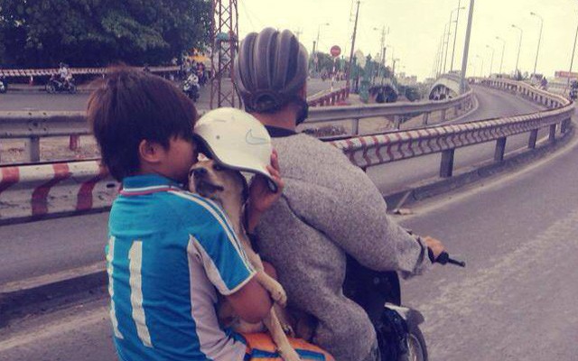 Hình ảnh cũ trên cầu Nhị Thiên Đường bỗng được chia sẻ lại gây xôn xao ngày cuối tuần