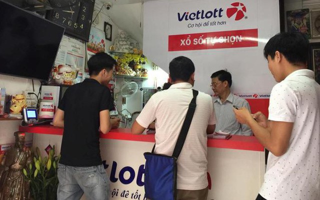 Chủ đại lý bán vé Vietlott trúng hơn 300 tỉ: "Cả đêm qua vợ chồng tôi không ngủ được"