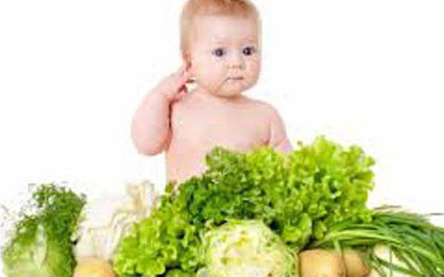 Trẻ lười ăn rau, có nên bù lại bằng trái cây?