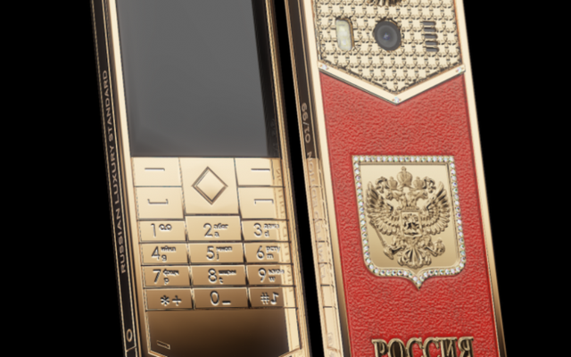 Cận cảnh mẫu điện thoại đánh dấu lễ nhậm chức của ông Putin giá 700 triệu đồng