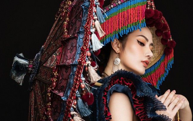 Diệu Linh mang trang phục nặng 30 kg dự thi "Nữ hoàng Du lịch Quốc tế"