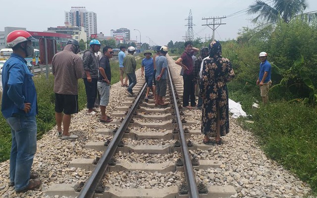 Hai người tử vong tại chỗ khi đi xe máy cố băng qua đường sắt