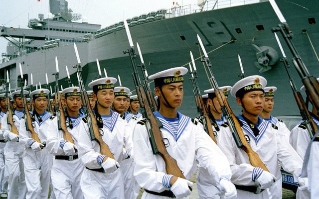 Chỉ bằng 1 tàu ngầm, Trung Quốc đã "tặng" Mỹ món quà gây sốc ngay trước thời khắc lịch sử