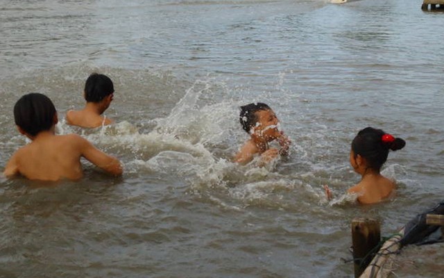 Rủ nhau tắm ao, hai học sinh cùng tên đuối nước thương tâm