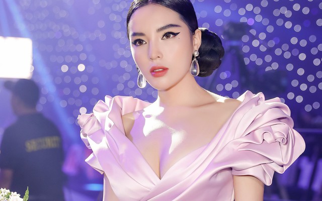 Kỳ Duyên đầy sexy, Diệp Lâm Anh lấy áo che bụng bầu 4 tháng