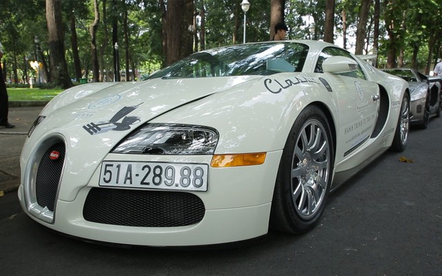 Cận cảnh chi tiết ông hoàng tốc độ Bugatti Veyron giá 50 tỷ của ông Đặng Lê Nguyên Vũ trong Hành trình từ trái tim