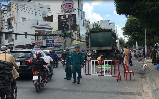 Người phụ nữ bị xe chở rác cán tử vong ở Sài Gòn