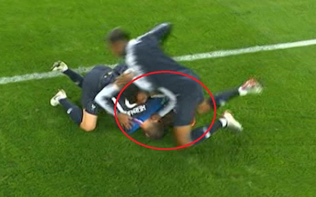 World Cup 2018: Ăn mừng quá lố, cầu thủ Pháp suýt gây chấn thương cho đồng đội