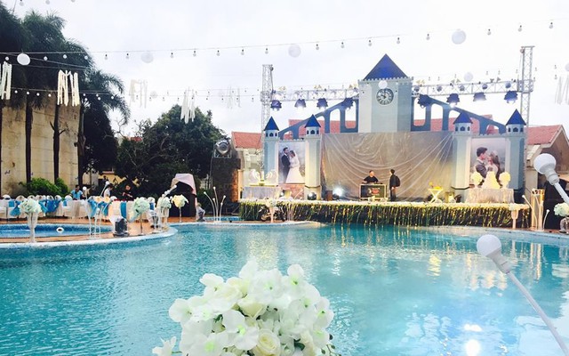 Lễ báo hỉ hoành tráng "pool party" ở Buôn Mê Thuột riêng tiền trang trí hết 200 triệu, 1.000 khách mời, sân khấu như lâu đài