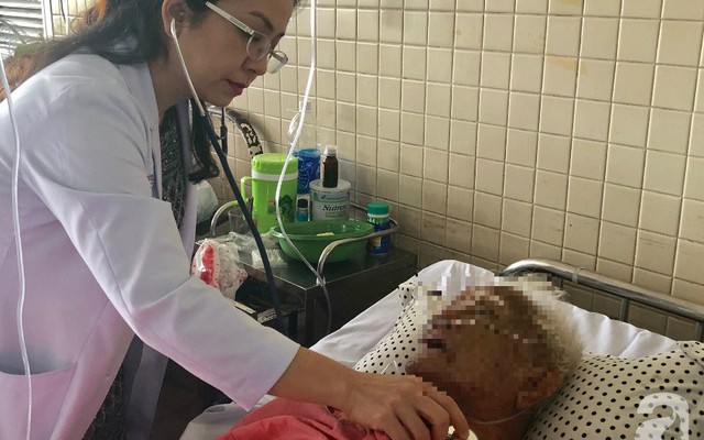 Ăn hạt mít luộc nhưng chưa kịp nhai, cụ ông 87 tuổi suýt chết vì nghẹt thở