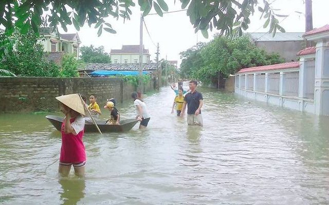 Mưa lũ ngập nhiều tuyến đường ở Nghệ An, hàng chục người mất liên lạc