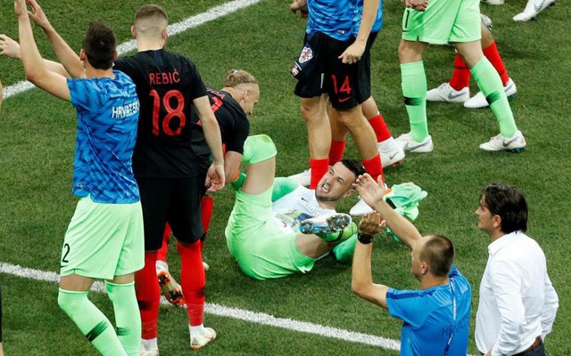 World Cup 2018: "Thánh cản penalty" của Croatia gặp "tai nạn" vì ăn mừng thắng lợi
