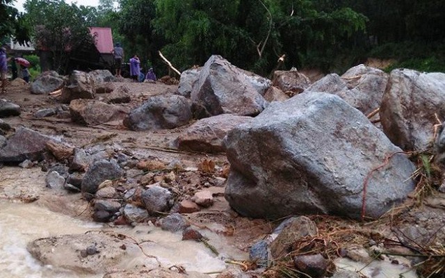 Ảnh: Huyện miền núi ở Thanh Hoá tan hoang sau lũ quét, 4 người chết và mất tích